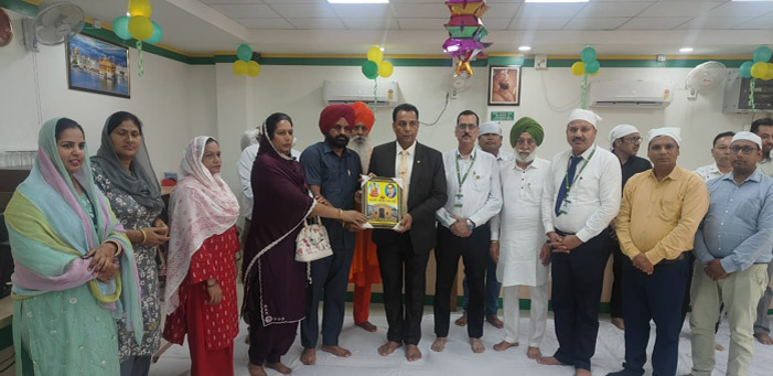 ਪੰਜਾਬ ਐਂਡ ਸਿੰਧ ਬੈਂਕ ਮਾਹਿਲਪੁਰ ਦੀ ਬਿਲਡਿੰਗ ਬੈਂਸ ਸੁਸਾਇਟੀ ਕੰਪਲੈਕਸ ਵਿੱਚ ਸ਼ਿਫਟ ਹੋਣ ਤੇ ਸ੍ਰੀ ਸੁੱਖਮਨੀ ਸਾਹਿਬ ਜੀ ਦੇ ਪਾਠ ਦੇ ਭੋਗ ਪਾਏ